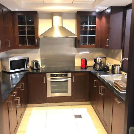 Downtown Boulevard One Bedroom Apt In 29 Blvd غرفة وصالة Burj & Fountain View Master Bedroom Plus 2 Single Beds In Living Room Dubai Eksteriør billede