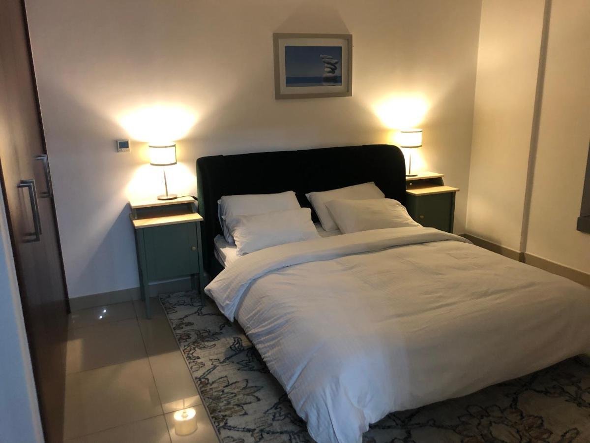 Downtown Boulevard One Bedroom Apt In 29 Blvd غرفة وصالة Burj & Fountain View Master Bedroom Plus 2 Single Beds In Living Room Dubai Eksteriør billede