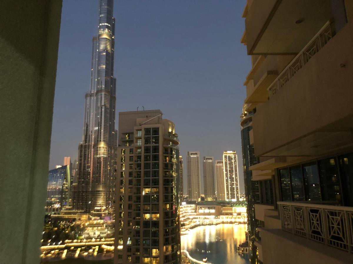 Downtown Boulevard One Bedroom Apt In 29 Blvd غرفة وصالة Burj & Fountain View Master Bedroom Plus 2 Single Beds In Living Room Dubai Eksteriør billede